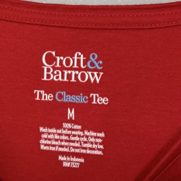 Classic Christmas Tee Size Medium Red Silver Metallic Snowflake Holiday Shirt - Picture 4 of 5